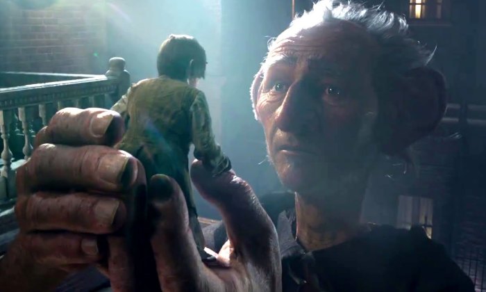 The BFG Review Mark Rylance Holds Ruby Barnhill Sophie